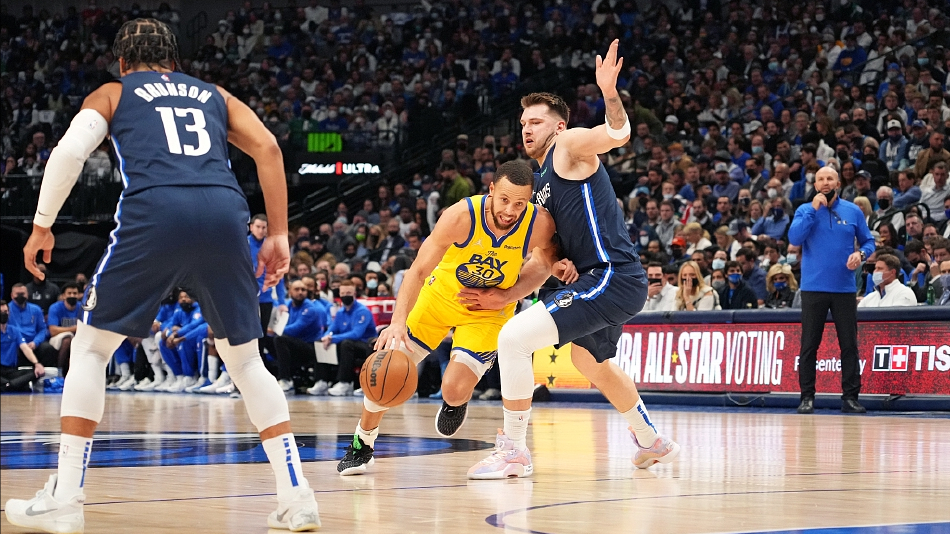 在线百家乐游戏- 勇士队三连胜，库里创三分纪录新高  