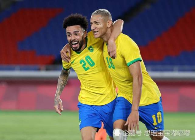  利沃诺进攻组合发威，提前三轮晋级